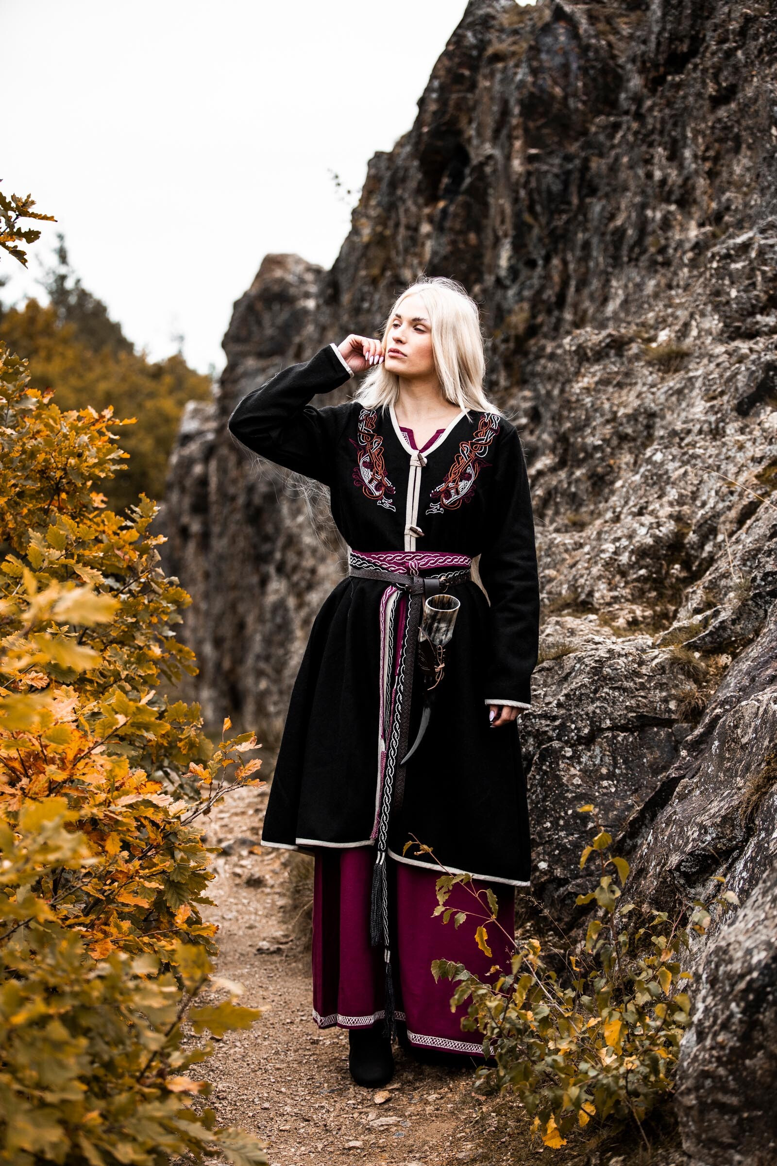 Abrigo vikingo para mujer Birka Skadi, color negro