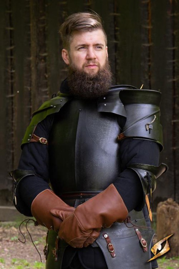 Hombreras medievales Milanesas, acero oscuro