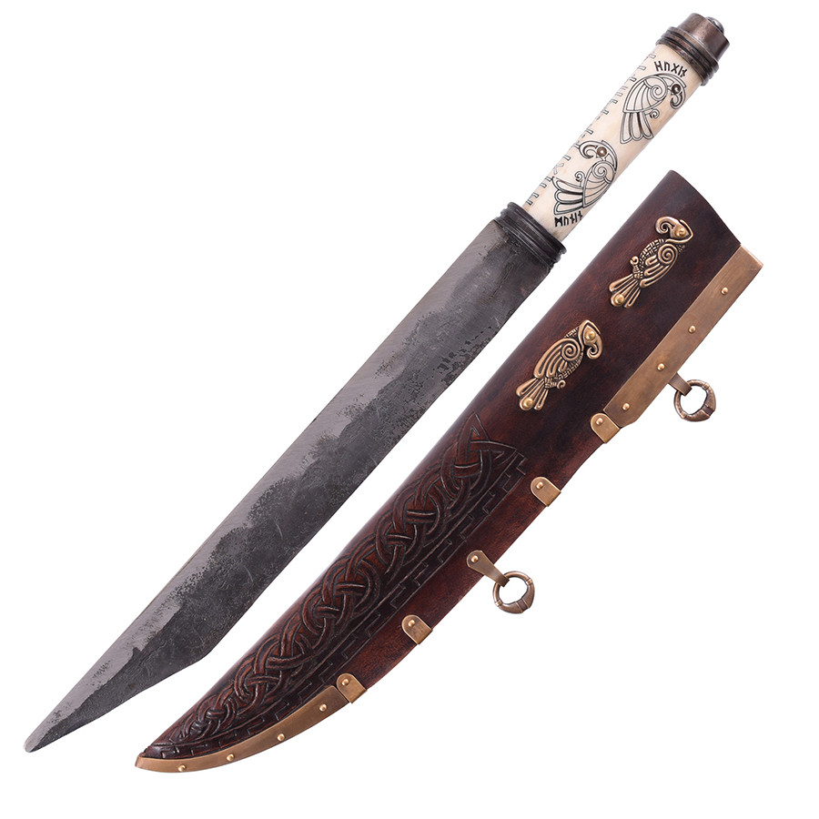 Seax o cuchillo vikingo largo con empuñadura en hueso decorado