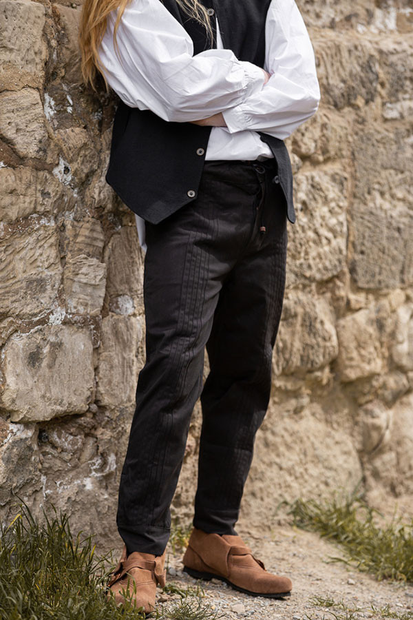 Pantalones medievales de corte recto, color negro