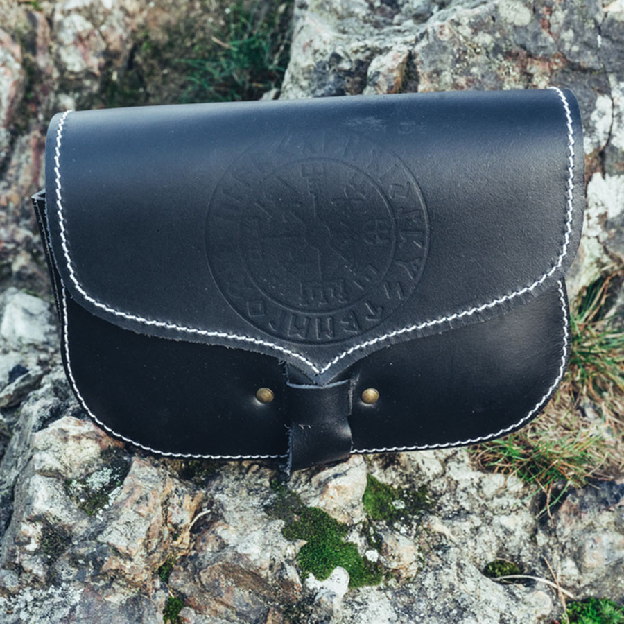 Riñonera vikinga de cuero Folkvar con Vegvisir, color negro