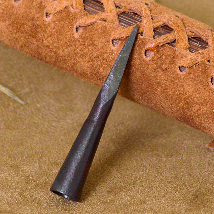 Punta de flecha histórica cuadrada forjada a mano