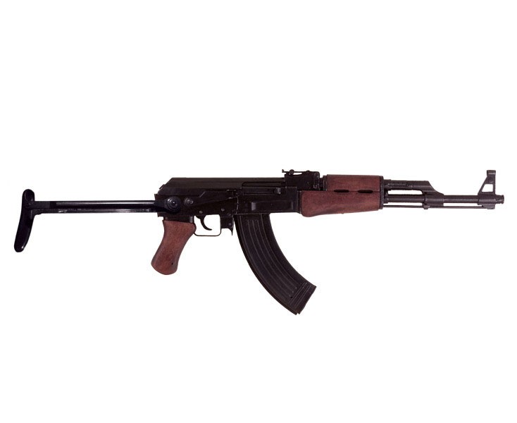 Fusil de asalto soviético AK-47 con culata abatible