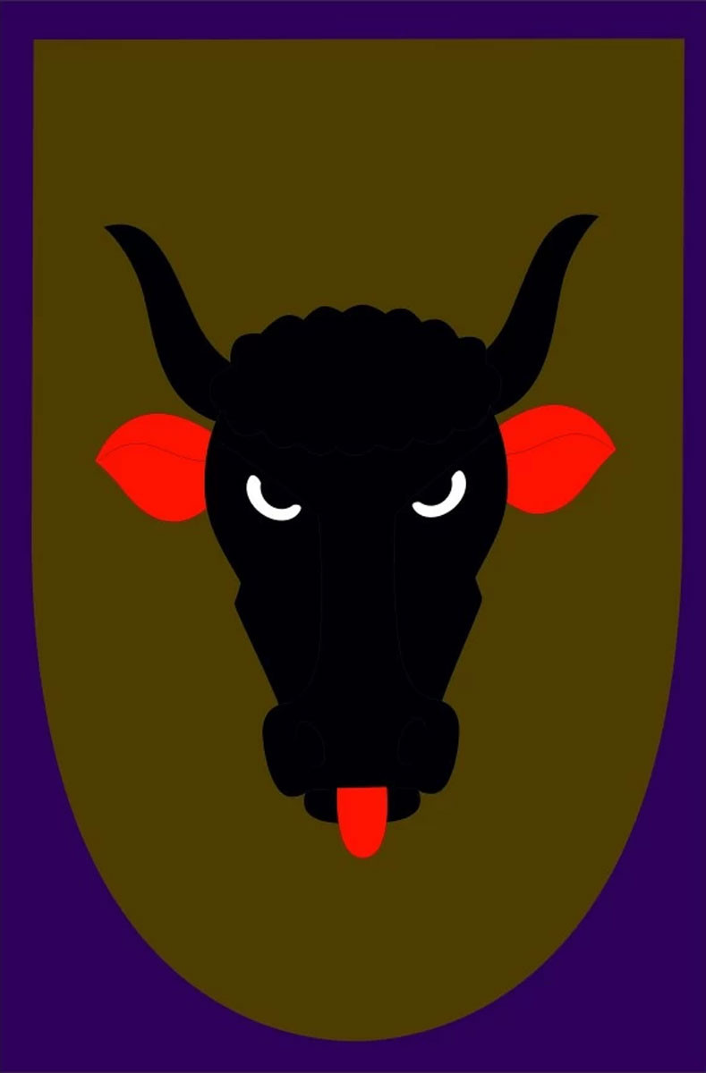 Estandarte medieval con cabeza de bóvido negro