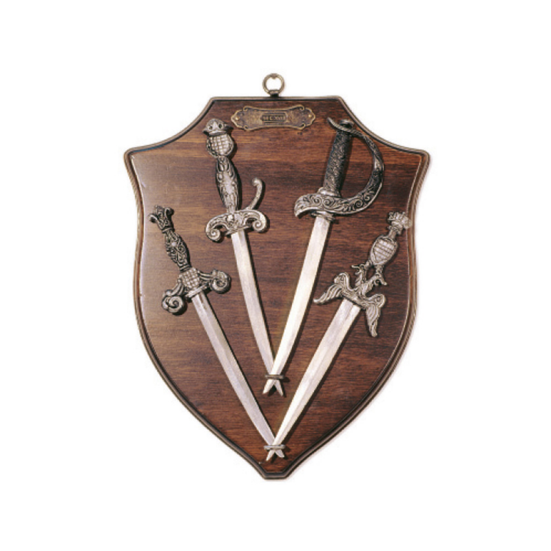 Panoplia medieval con 4 dagas diferentes (28x22 cm.)