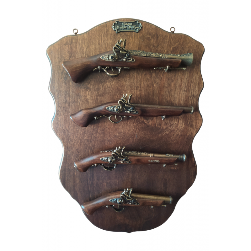 Panoplia 4 pistolas de chispa con tabla (73x50 cm.)