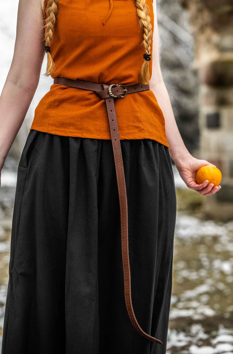 Cinturón largo Celta de cuero modelo Merle, color marrón claro