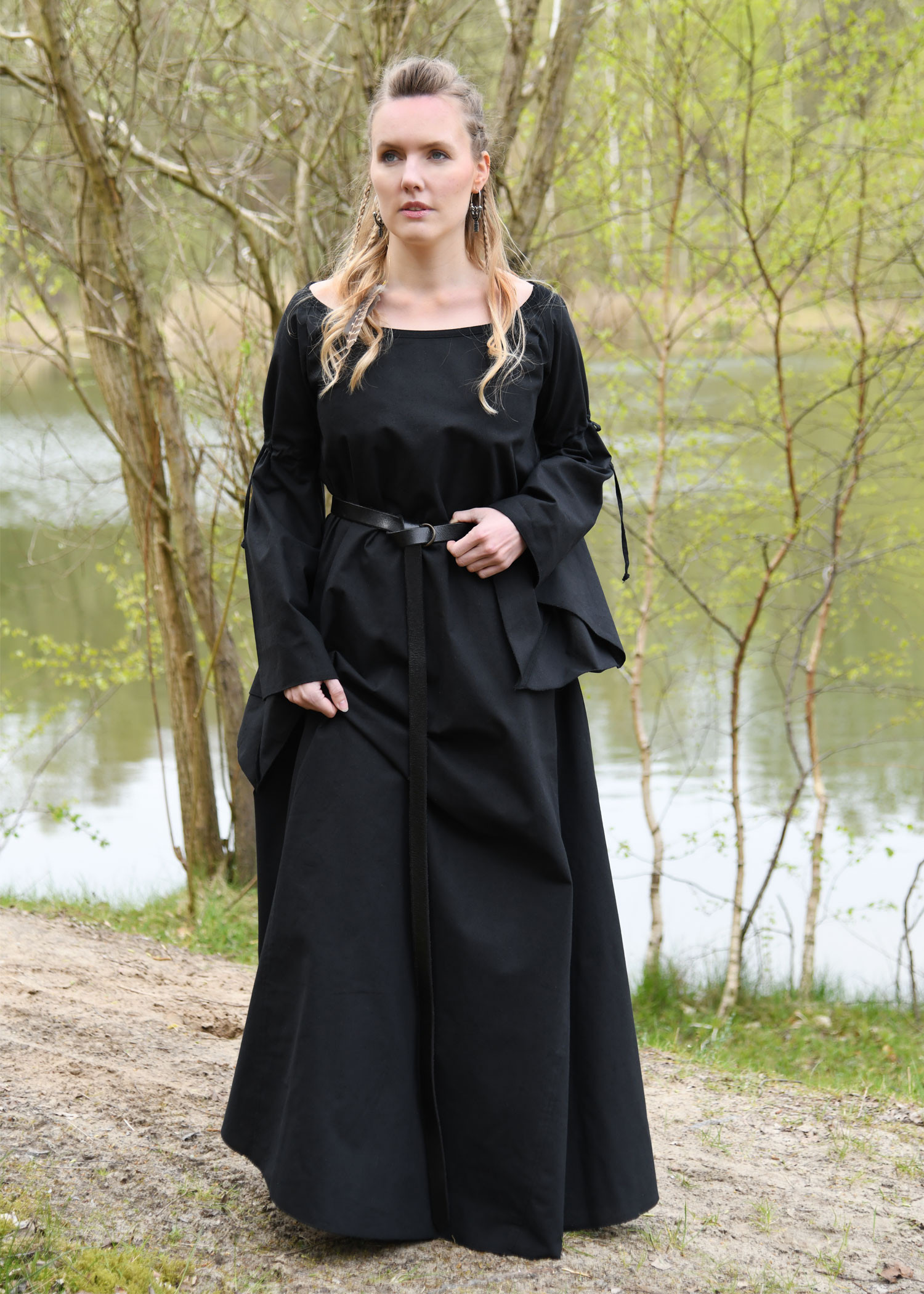 Vestido Medieval Burglinde con mangas trompeta - Negro