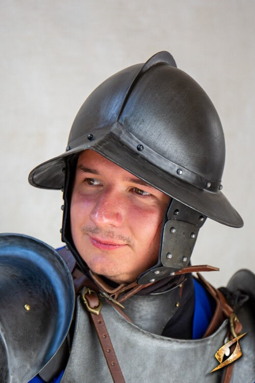 Casco Morrión de la serie Soberana Epic Armoury, acabado oscuro