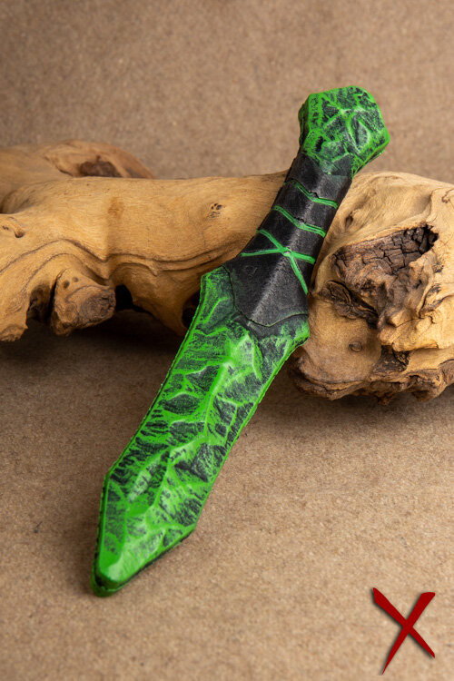 Cuchillo arrojadizo venenoso para LARP