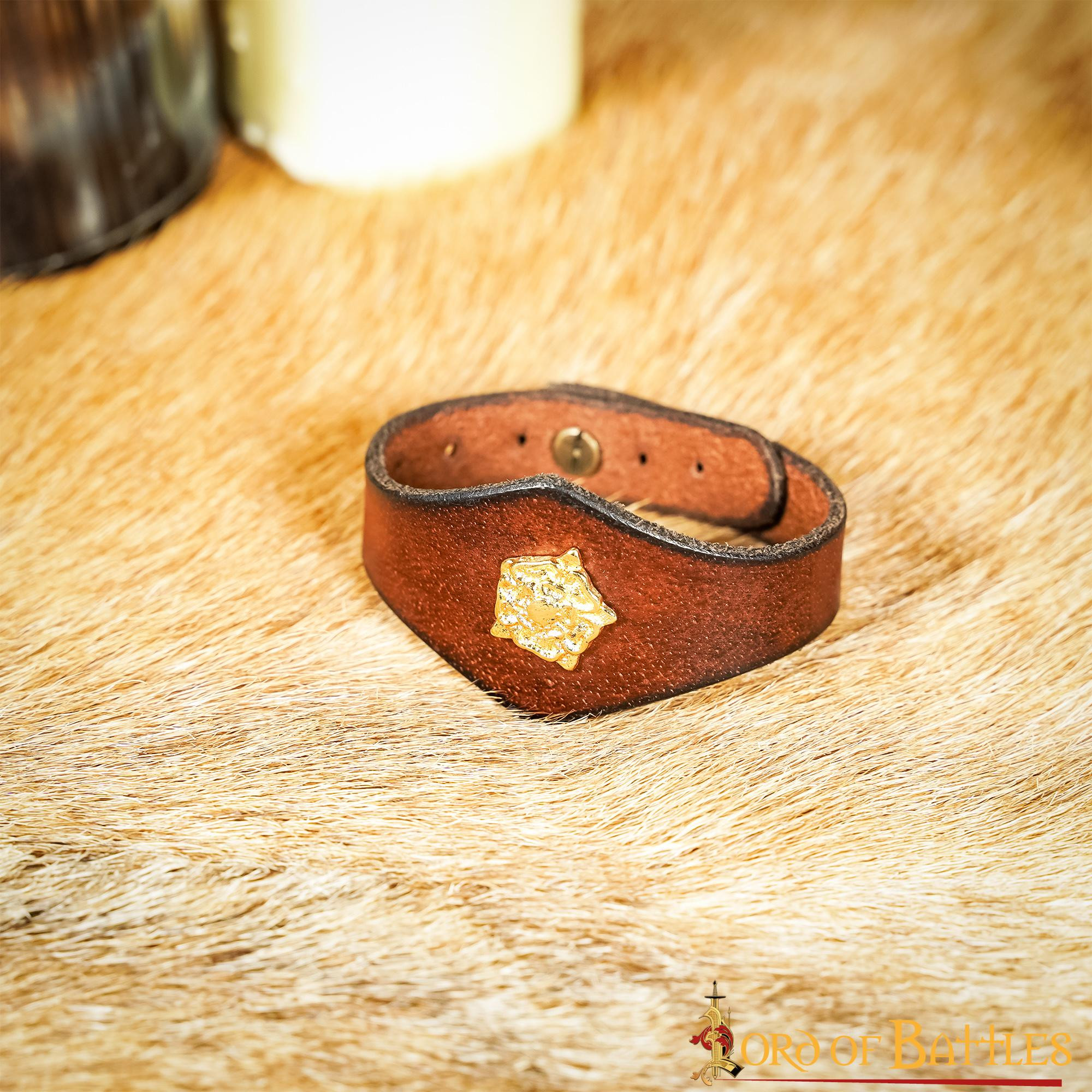 Pulsera artesanal Tudor de cuero marrón con adorno de rosa