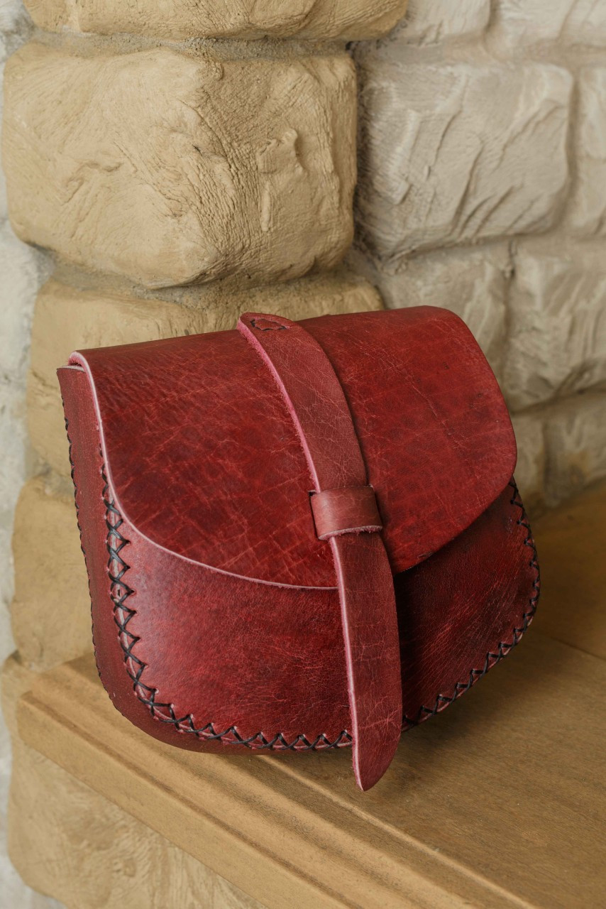 Bolso medieval Luis, tipo riñonera en Burdeos (22x23 cm.)