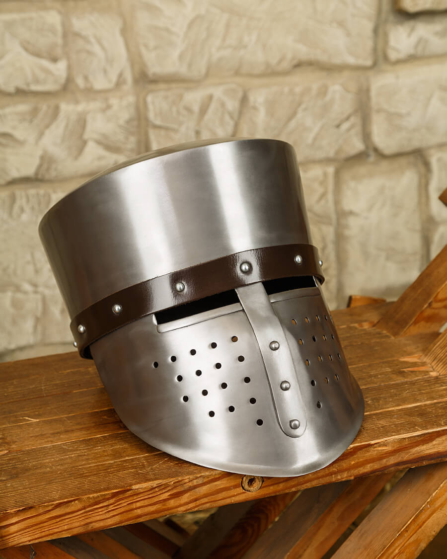 Yelmo medieval acero pulido modelo Laurin