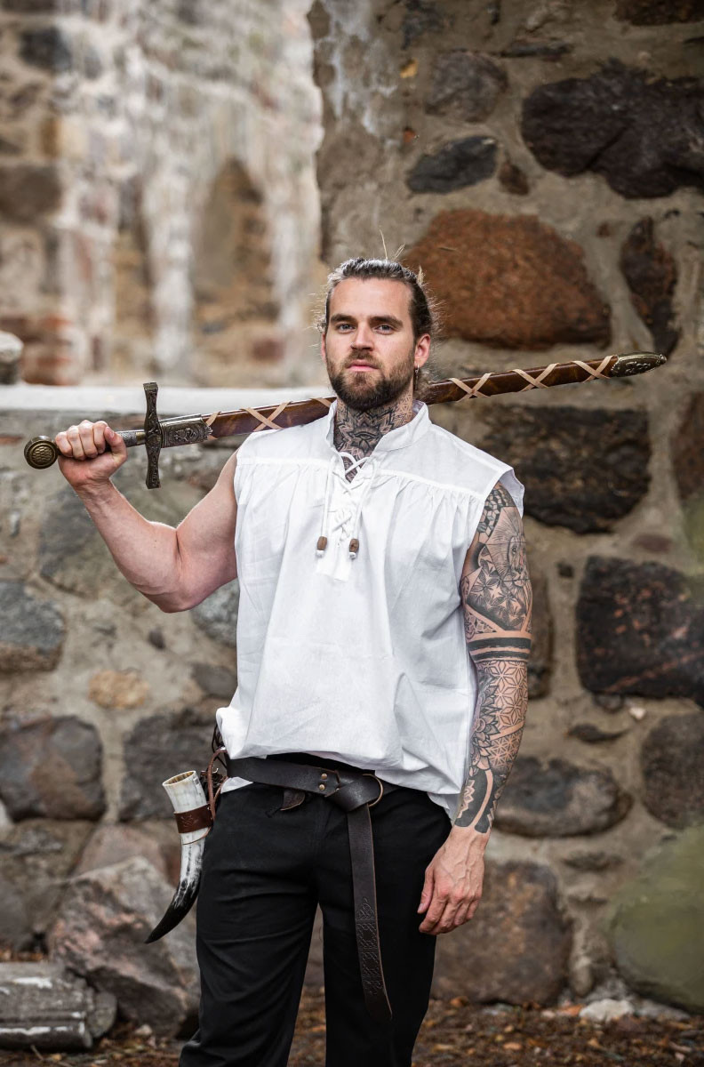 Camisa medieval blanca sin mangas
