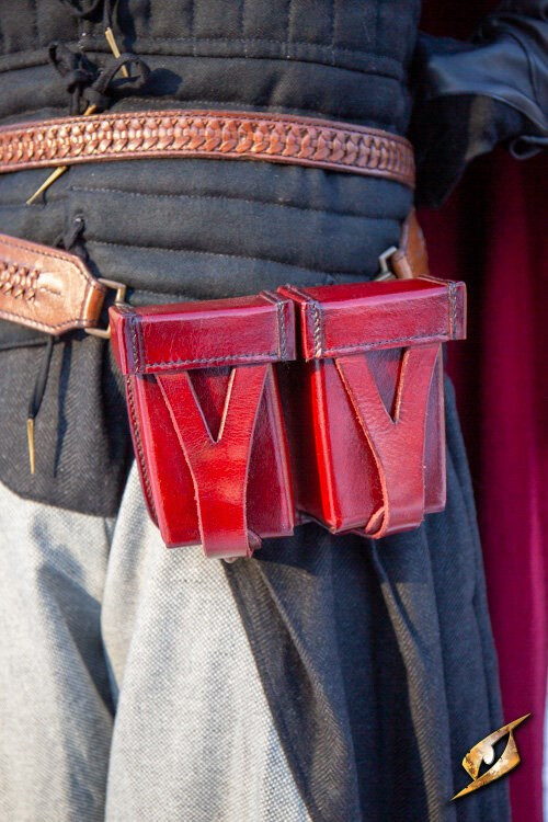 Bolso medieval rojo de cuero rígido para cinturón