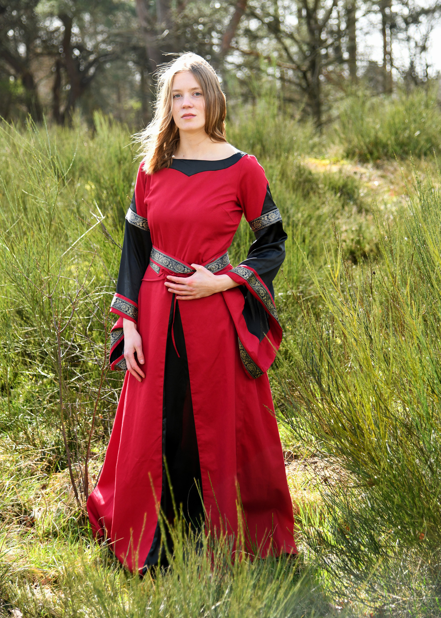 Vestido medieval de noble modelo Bliaut, rojo-negro