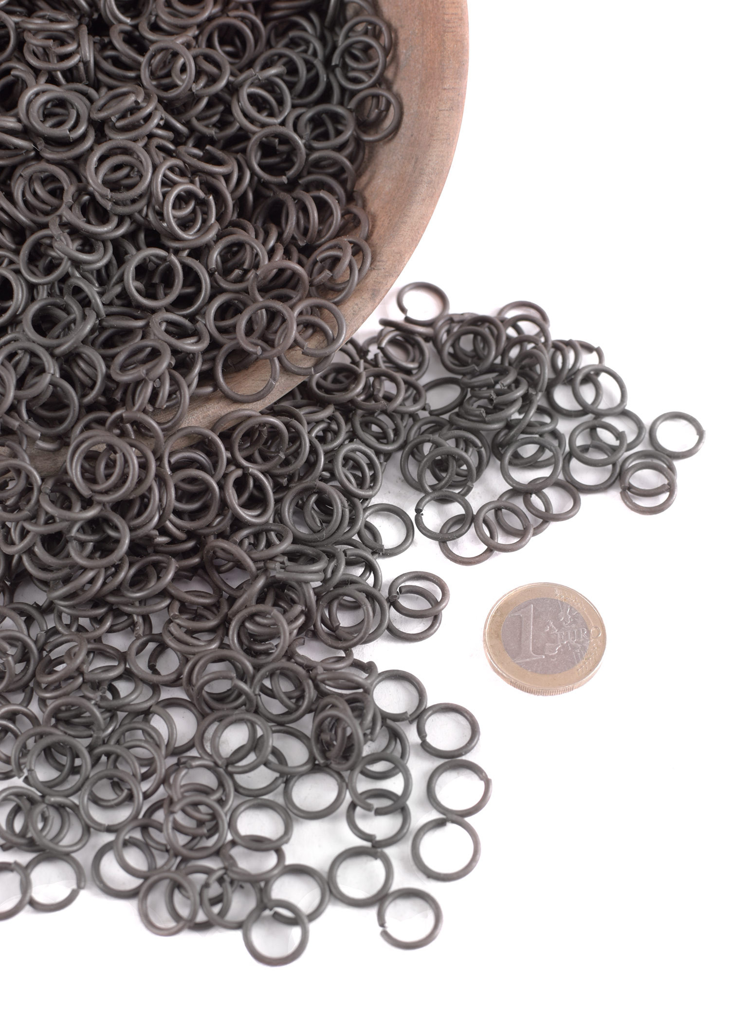 Paquete 1 Kg. de anillas ennegrecidas de cota de malla
