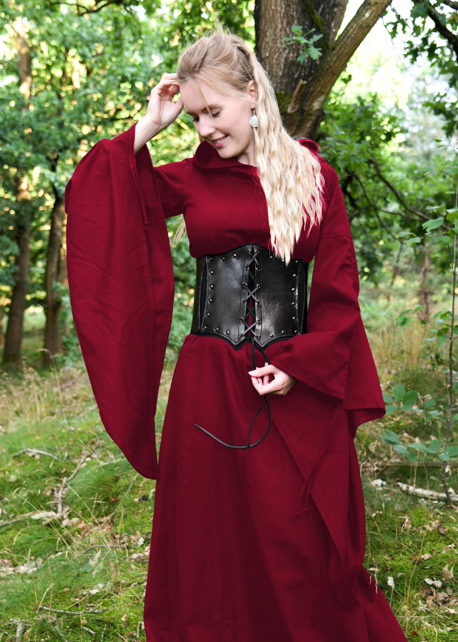 Vestido medieval largo mangas trompeta, color rojo