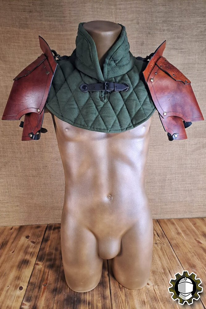 Hombreras medievales cuero modelo Senua, color marrón