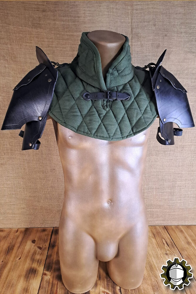 Hombreras medievales cuero modelo Senua, color negro