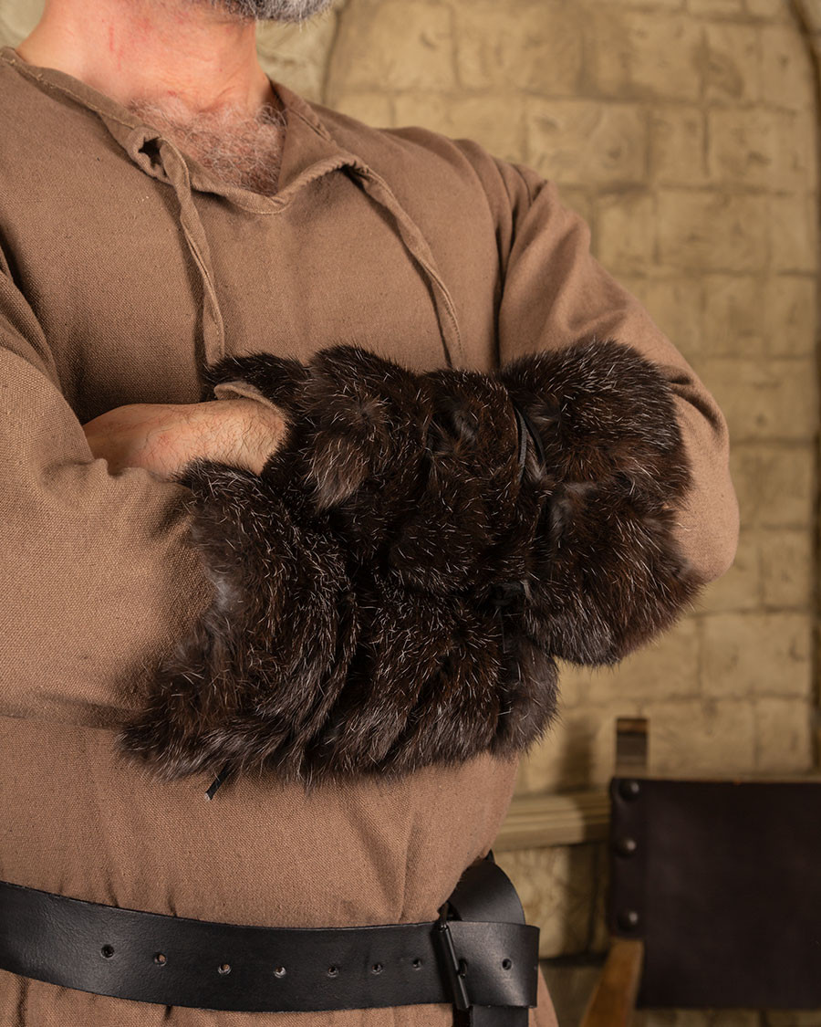 Brazaletes vikingos de piel de conejo modelo Alaska