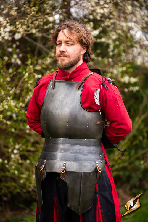 Coraza medieval en acero modelo Landsknecht, acabado ennegrecido