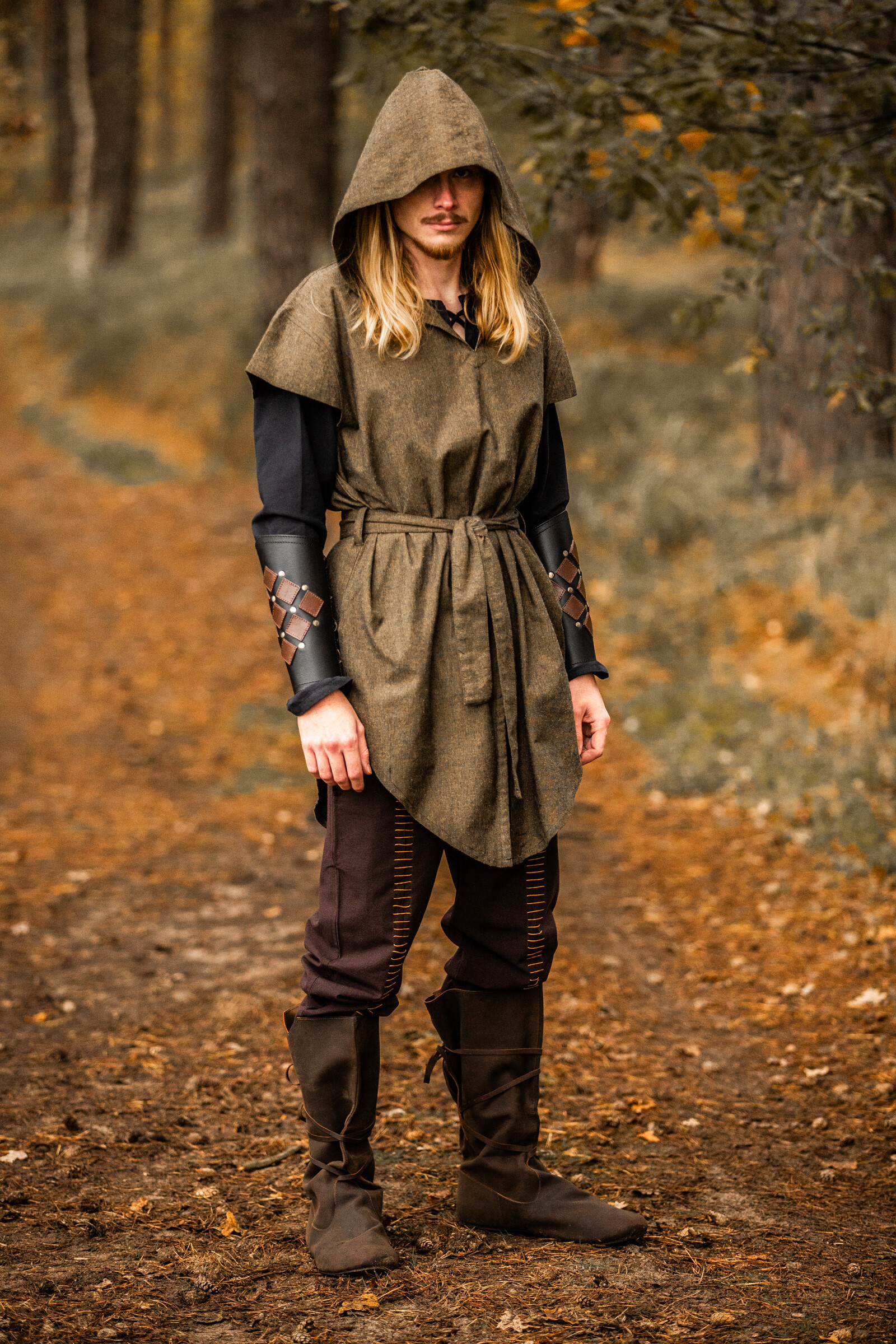 Túnica medieval con capucha modelo Ranger Arais, color verde