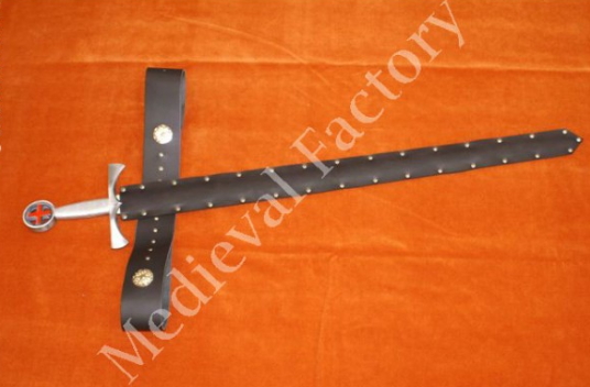 Vaina de espada en cuero con remaches