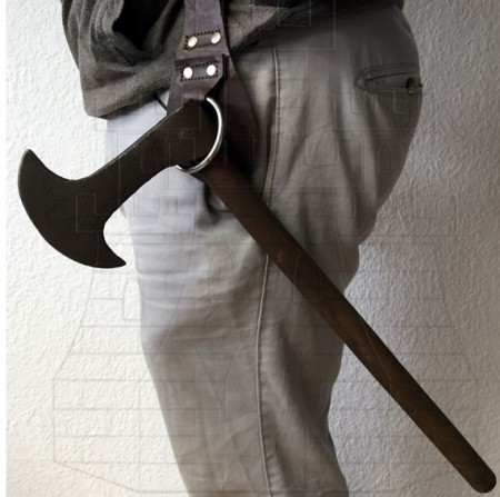 TAHALÍ PARA PORTAR HACHA 450x448 - Forger la Légende : Un Guide Épique pour Choisir votre Hache de Cavalerie Médiévale