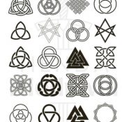 Tatuaje Temporal Con Trisquetas Celtas Y Otros Símbolos Vikingos