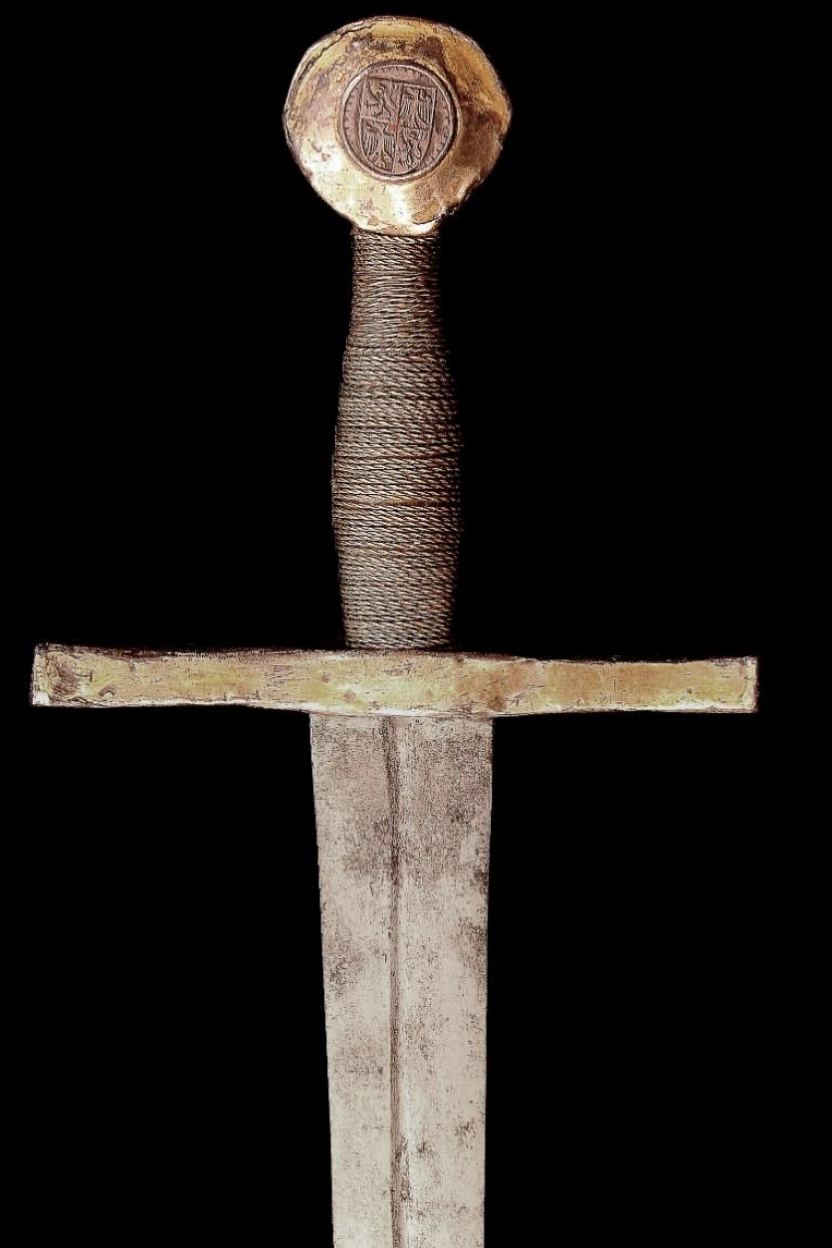 Espada de Cruz con Escudo de Armas (siglo XIII)
