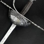 Espada Ropera de Taza, IHS (siglo XVII)
