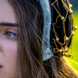 Capucha de noble de terciopelo Elaine, color negro