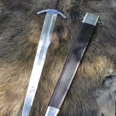 Espada medieval de una mano, hoja ancha