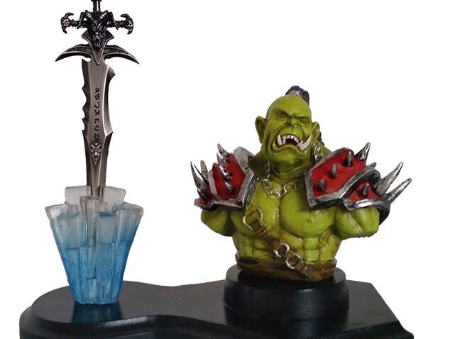 Figura Orco y Espada World of Warcraft